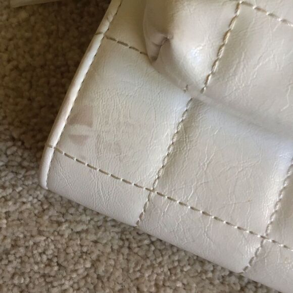 Crossi Double White Quilted Chain Shoulder Bag - Picture 14 of 16